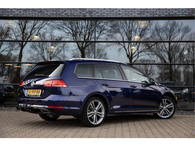 Volkswagen Golf Variant 1.5 TSI Highline Business R , Panoramadak, Adap. cruise, Trekhaak, Dynaudio