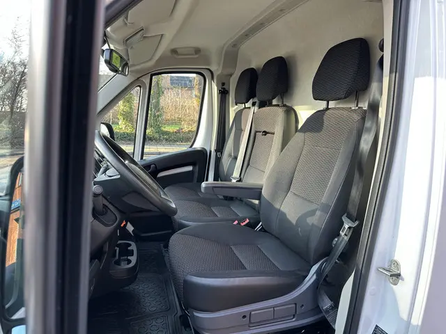 Peugeot e-Boxer 435 L3H2 Premium 70 kWh 136pk | Achteruitrijcamera |