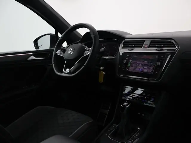 Volkswagen Tiguan 1.5 TSI R-LINE + VIRTUAL COCKPIT | ADAPTIVE CRUISE | 19 INCH