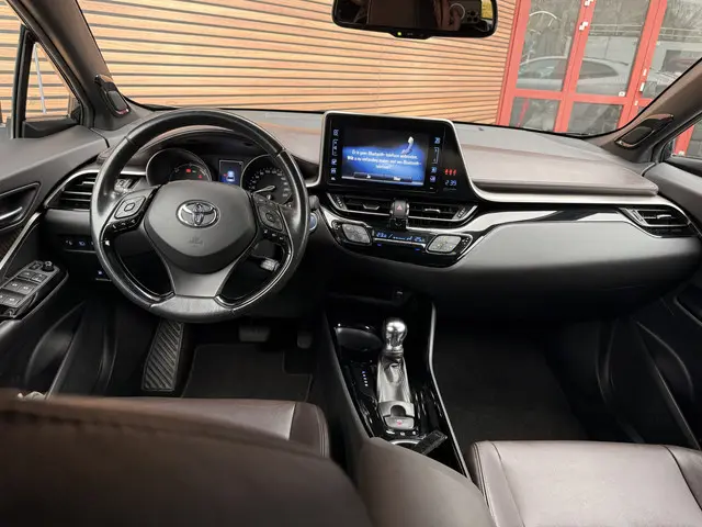 Toyota C-HR 1.8 Hybrid Executive Trekhaak / Navi / Clima / Stoelverwarming / Dodehoek / Adapt. Cruis...