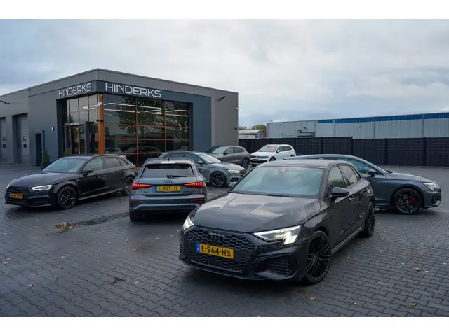 Mercedes-benz A-klasse 180 Bns Solution AMG | Pano | Led | Sfeer | Cruise | Came