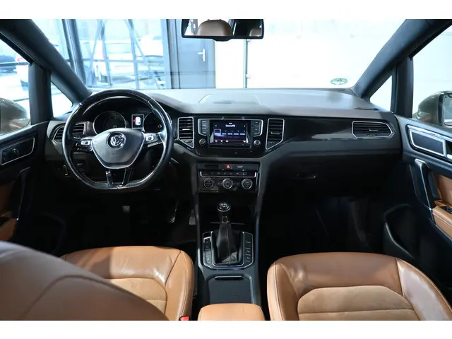 Volkswagen Golf Sportsvan 1.2 TSI Business Edition Clima Navigatie Trekhaak Goed Onderhouden! Inruil Mogelijk!