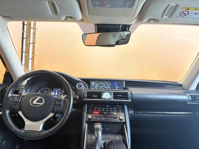 Lexus IS