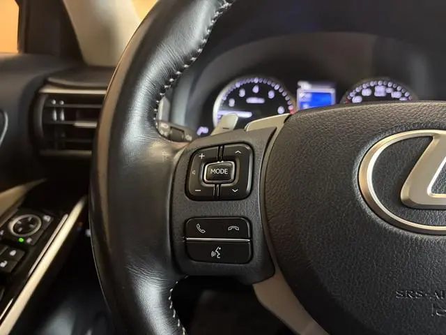 Lexus IS