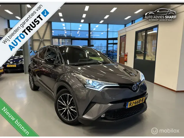 Toyota C-HR 1.8 Hybrid Bi-Tone Camera|Trekh|Navi|Cruise|JBL!