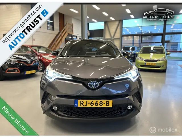 Toyota C-HR 1.8 Hybrid Bi-Tone Camera|Trekh|Navi|Cruise|JBL!