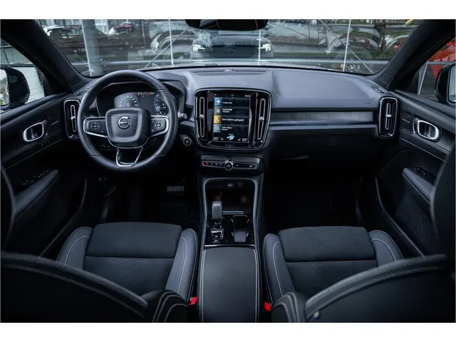 Volvo XC40 T4 Recharge Ultimate Dark ** Panodak ** Harman/Kardon ** Memory