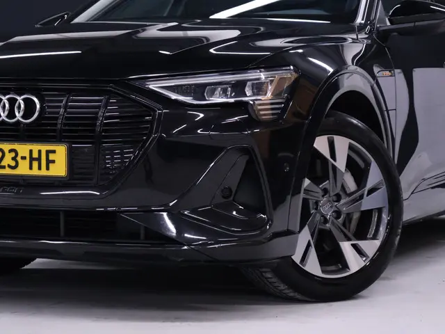 Audi e-tron Sportback 50 quattro S edition 71 kWh [ADAPTIVE CRUISE, APPLE CARPLAY, CAMERA, STOELVERW...