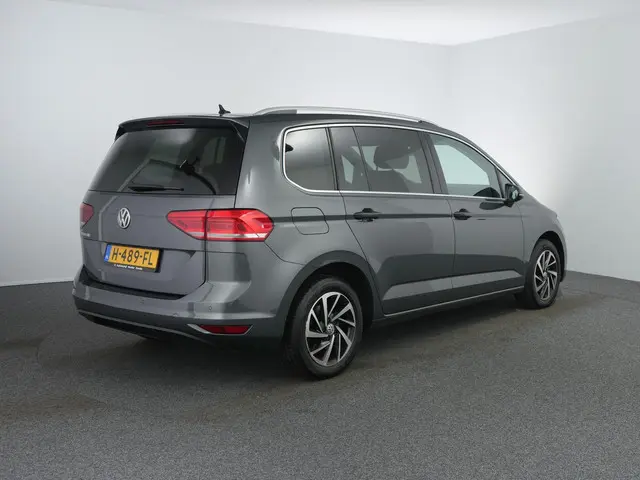 Volkswagen Touran 1.5 TSI Highline Business R 7p | Led | ACC | Alcantara | Carplay |