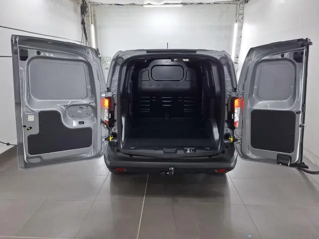 Ford E-Transit Courier