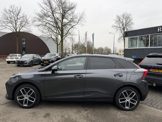 MG MG4 Electric Luxury 64 kWh SOH 95%  7 JAAR GARANTIE BIJ MG| SUPER COMPLETE AUTO| RONDOMZICHT CAME...