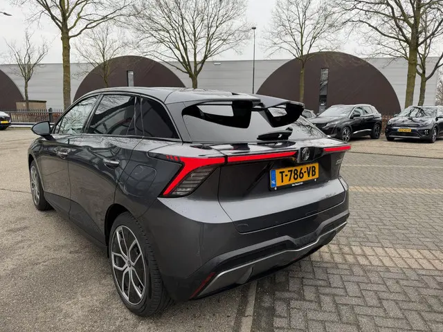 MG MG4 Electric Luxury 64 kWh SOH 95%  7 JAAR GARANTIE BIJ MG| SUPER COMPLETE AUTO| RONDOMZICHT CAME...