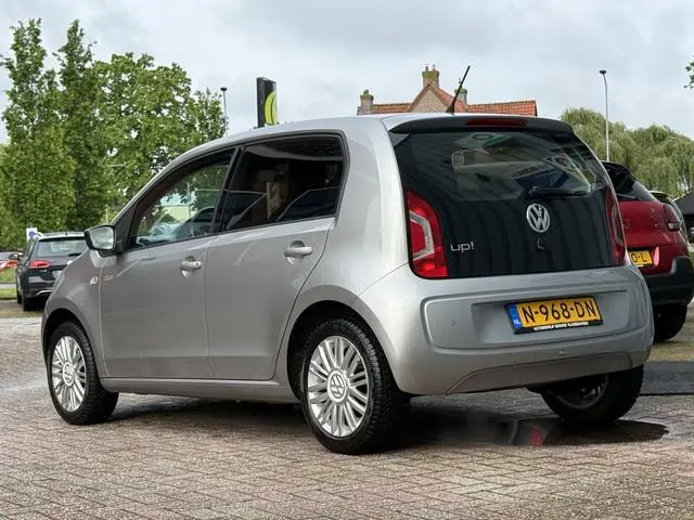 Volkswagen Up! 1.0 high up! | STOELVERW. | PDC | CRUISE | AIRCO | 5DRS | LICHTMETAAL |