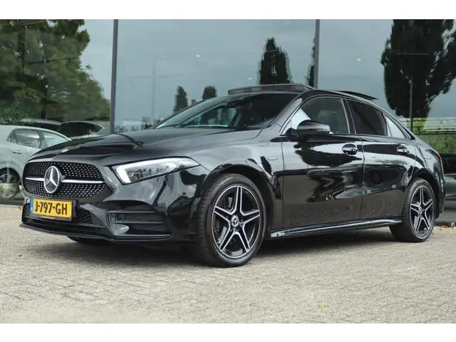 MERCEDES-BENZ A-KLASSE 250E BUSINESS SOLUTION AMG LIMITED | PANO | KEY-LESS | CARPLAY | TREKHAAK | C...