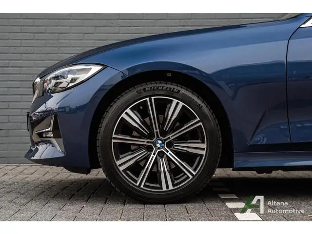 BMW 3-serie 320i xDrive High Executive Luxury line, trekhaak, schuifdak, driving assistant, parking...