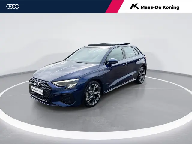 Audi A3 Sportback 40 TFSIe 150kW/204PK S Line · Panoramadak · Leder · Camera · Apple/Android Car Pla...