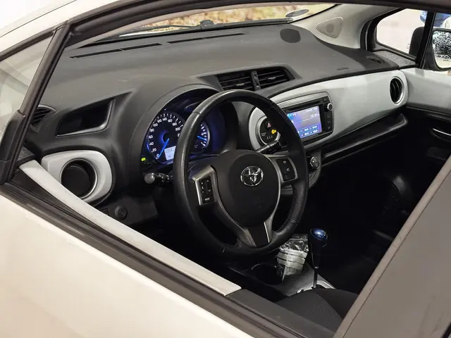 Toyota Yaris 1.5 Full Hybrid Aspiration | Climate Control | Navigatie | NL-Auto
