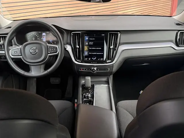 Volvo V60 2.0 B3 Core Panodak / Trekhaak / Camera / Harmen/Kardon / All Season