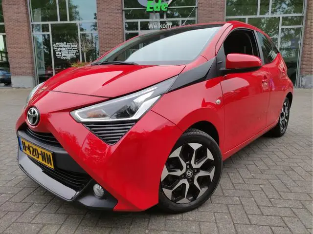 Toyota Aygo 1.0 VVT-i x-joy 15Inch LMV - Afn.trekhaak - Climatronic -DAB - Achteruitrijcamera - Appl...
