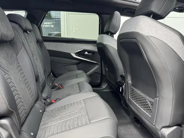 Peugeot e-5008