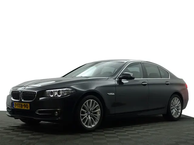BMW 5-serie 520i Luxury Edition Aut- Memory Seats, Xenon Led, Sfeerverlichting, Stoelverwarming, Dea...