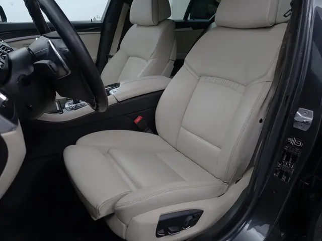 BMW 5-serie 520i Luxury Edition Aut- Memory Seats, Xenon Led, Sfeerverlichting, Stoelverwarming, Dea...