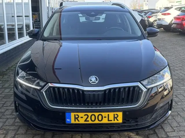 ŠKODA Octavia Combi 1.0 e-TSI Business Edition | Sfeerverlichting | Parkeersensoren | Apple Carplay...