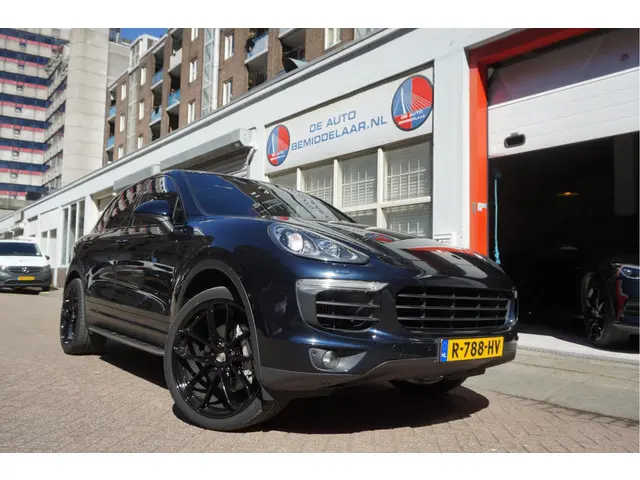 Porsche Cayenne 3.6 S 420pk | Panorama | Luchtvering | 22inch | Cruise + Lane | Volledig gedocumente...