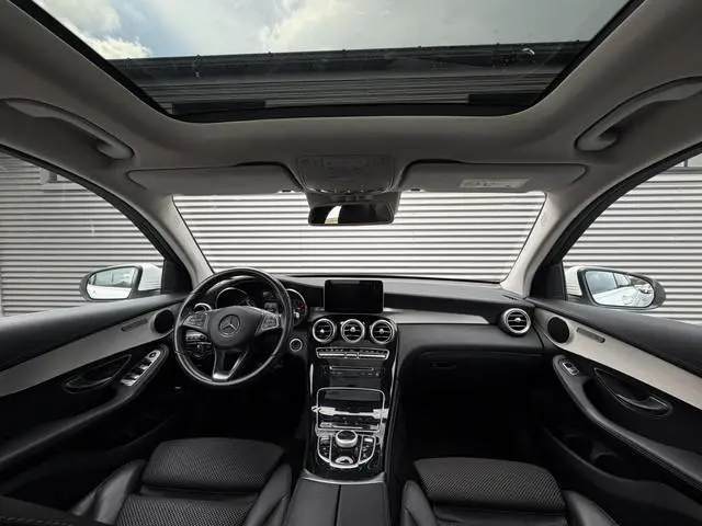 Mercedes-Benz GLC 250 4MATIC |Pano|Trekhaak|Distronic| | Pano | Trekhaak |