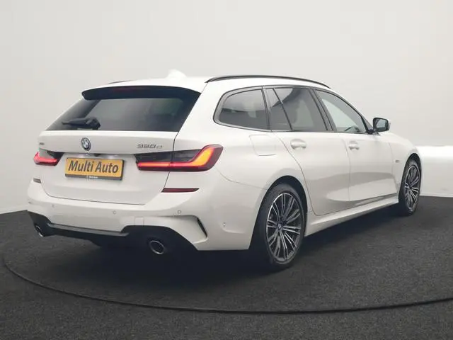 BMW 3-serie Touring 320e xDrive M Sport PHEV Dealer O.H. | Camera | Alcantara Sportstoelen & Stuur V...