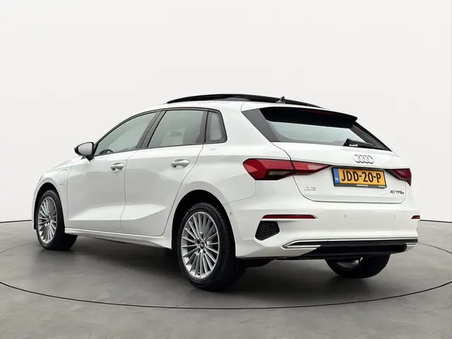 Audi A3 Sportback 40 TFSI e 204PK Business Pano LED Stoelverwarming