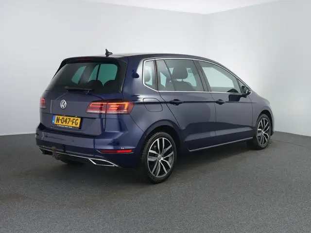 Volkswagen Golf Sportsvan 1.5 TSI ACT Highline | Zwenkhaak | Winterpakket | Camera | Navi | ACC |