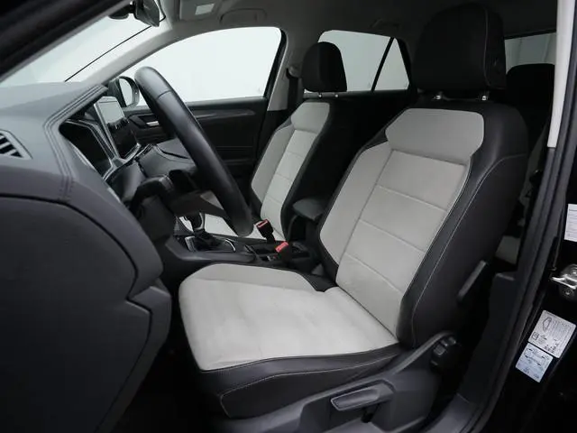Volkswagen T-Roc 1.5 TSI 150 pk DSG Style | Trekhaak | Achteruitrijcamera | Navigatie | Adaptive Cru...