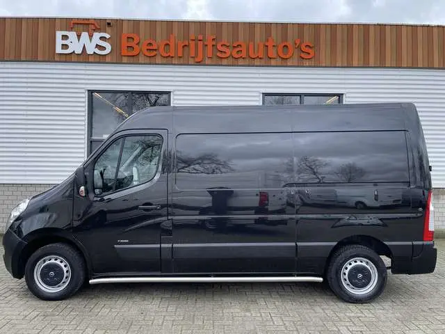 Opel Movano 2.3 CDTI 130pk L2H2 / vaste prijs rijklaar € 17.950 ex btw / lease vanaf € 366 / airco / cruise / navigatie / pdc achter / zwart metallic / geveerde chauffeurs stoel !