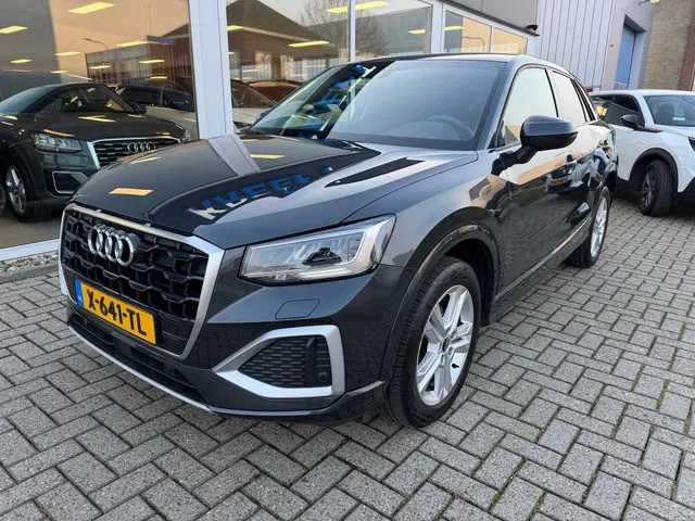 Audi Q2 35 TFSI S Edition Camera | App connect