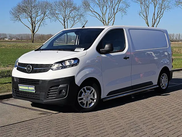 OPEL VIVARO 1.5 ac carplay euro6