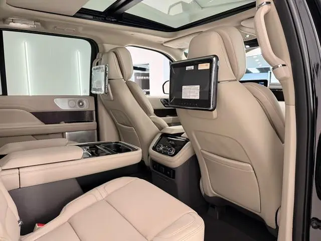 Lincoln Navigator