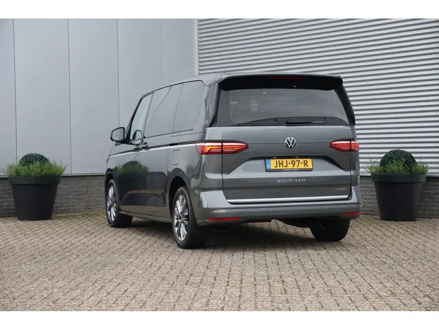 Volkswagen Multivan 1.4 eHybrid L1H1 Style 7P 218PK Elektrische Schuifdeuren|IQ Verlichting|Camera