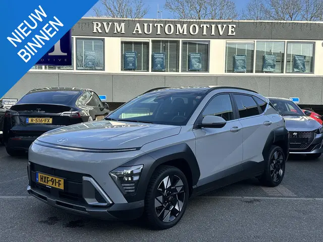 Hyundai Kona 1.6 GDI HEV Premium Sky VAN: 34.900,- VOOR 31.877,- UW LENTEVOORDEEL: 3.023,- | DEALER...