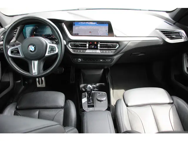 BMW 1-serie 118i M-Sport | Digitale cockpit | Leder | camera | DAB