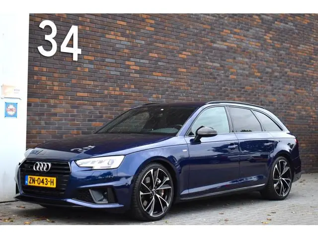 Audi A4 Avant 45 TFSI quattro Sport S line black edition