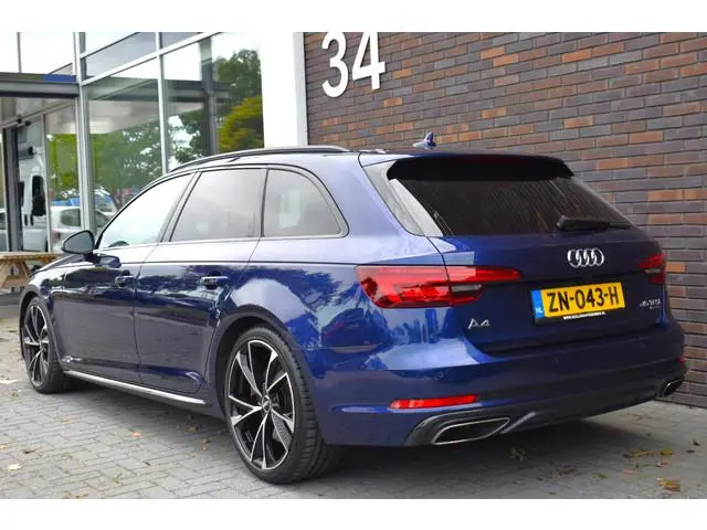 Audi A4 Avant 45 TFSI quattro Sport S line black edition