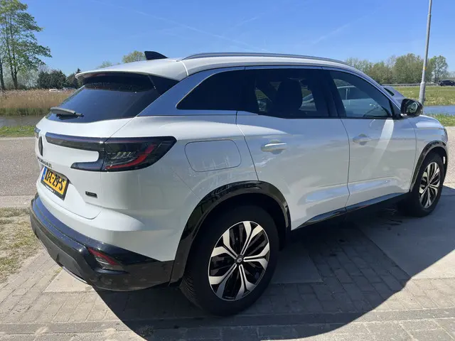 Renault Austral 1.2 E-Tech full hybrid 200PK techno / Camera / Apple Carplay - Android Auto / PDC V+...