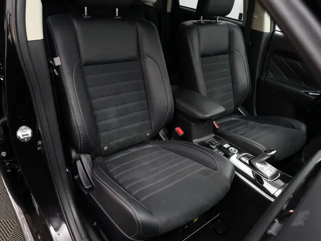 Mitsubishi Outlander 2.0 PHEV Instyle+ Aut- Stuur/Stoelverwarming, Camera, Xenon Led, Trekhaak, Park...