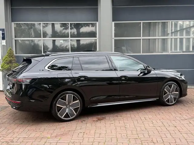 Volkswagen Passat Variant 1.5 eHybrid R-Line Edition | SoH 100% | 272pk | Pano | IQ.Light | ACC | Er...