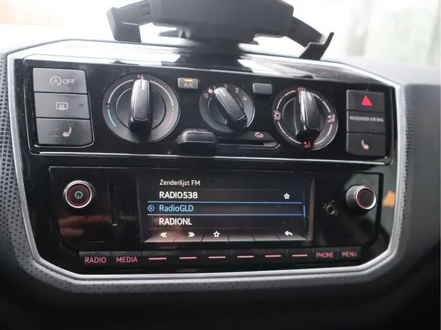 Volkswagen Up! 1.0 BMT high up! Airco / 5 deurs / Stoelverw / Elekramen / Lm15''