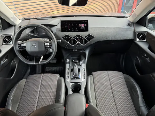 DS 3 1.2 PureTech Performance Line Navigatie / keyless / Camera 360