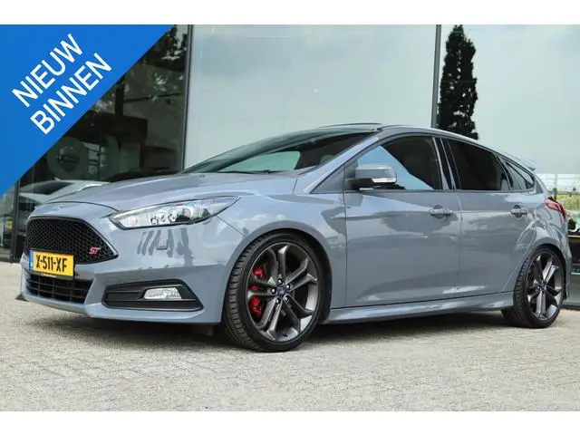 FORD FOCUS 2.0 ST-3 | SCHUIFDAK | XENON | LEDER | KEY-LESS | CAMERA | WINTERPACK | KW VERLAGING