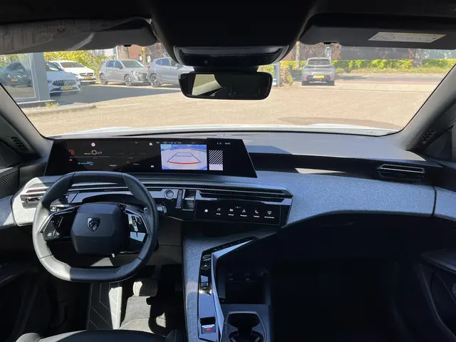 Peugeot e-3008