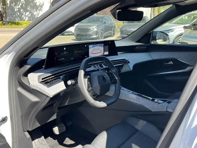 Peugeot e-3008